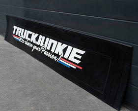 RUBBER MUDFLAP * 3D DE_LUXE * TRUCKJUNKIE / WE SHARE YOUR PASSION - 250X40